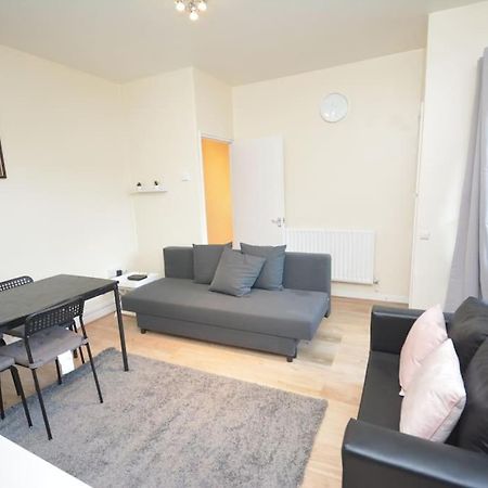 Lovely 4 Bedroom Apartment Close To The City Walking Distance From The Rivere View Londýn Exteriér fotografie