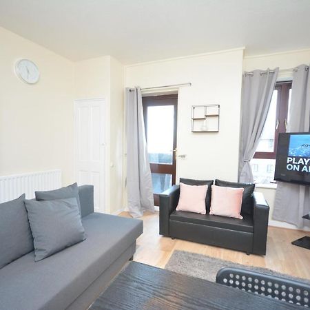 Lovely 4 Bedroom Apartment Close To The City Walking Distance From The Rivere View Londýn Exteriér fotografie