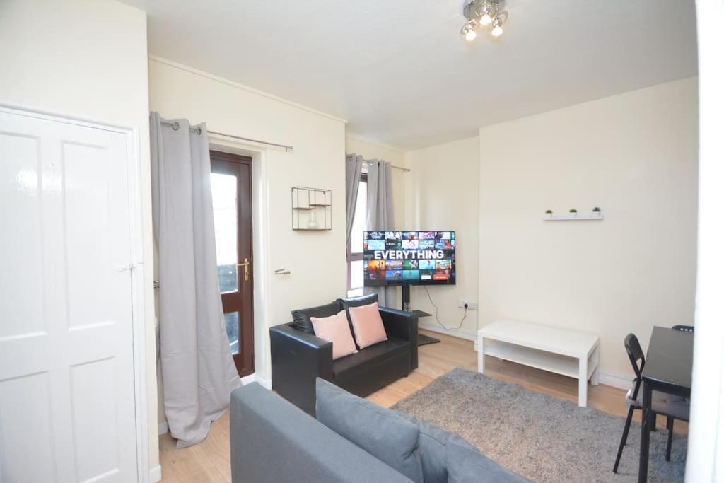 Lovely 4 Bedroom Apartment Close To The City Walking Distance From The Rivere View Londýn Exteriér fotografie