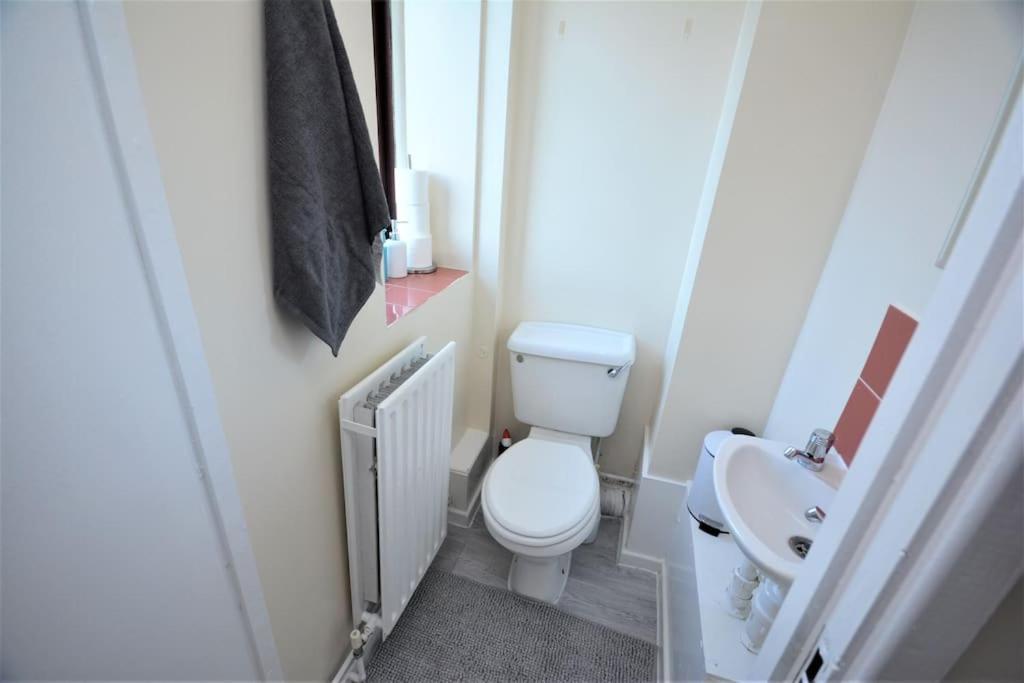 Lovely 4 Bedroom Apartment Close To The City Walking Distance From The Rivere View Londýn Exteriér fotografie