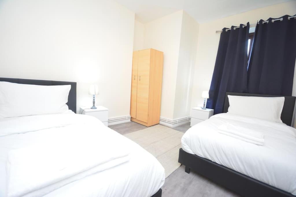 Lovely 4 Bedroom Apartment Close To The City Walking Distance From The Rivere View Londýn Exteriér fotografie