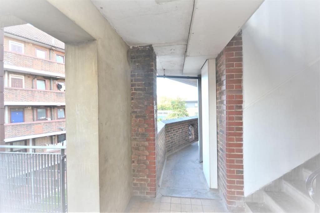 Lovely 4 Bedroom Apartment Close To The City Walking Distance From The Rivere View Londýn Exteriér fotografie