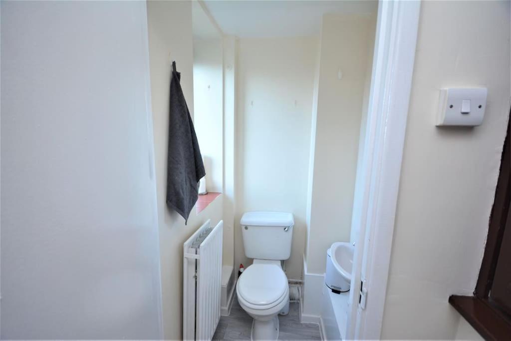 Lovely 4 Bedroom Apartment Close To The City Walking Distance From The Rivere View Londýn Exteriér fotografie
