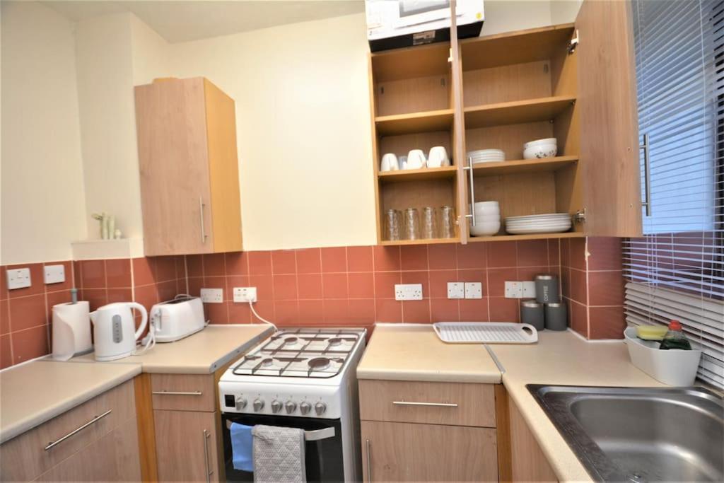 Lovely 4 Bedroom Apartment Close To The City Walking Distance From The Rivere View Londýn Exteriér fotografie