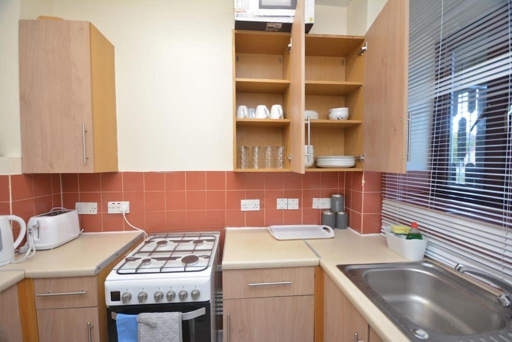 Lovely 4 Bedroom Apartment Close To The City Walking Distance From The Rivere View Londýn Exteriér fotografie