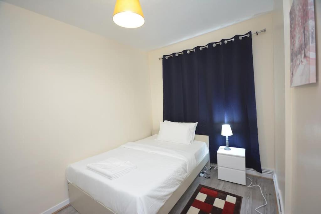 Lovely 4 Bedroom Apartment Close To The City Walking Distance From The Rivere View Londýn Exteriér fotografie